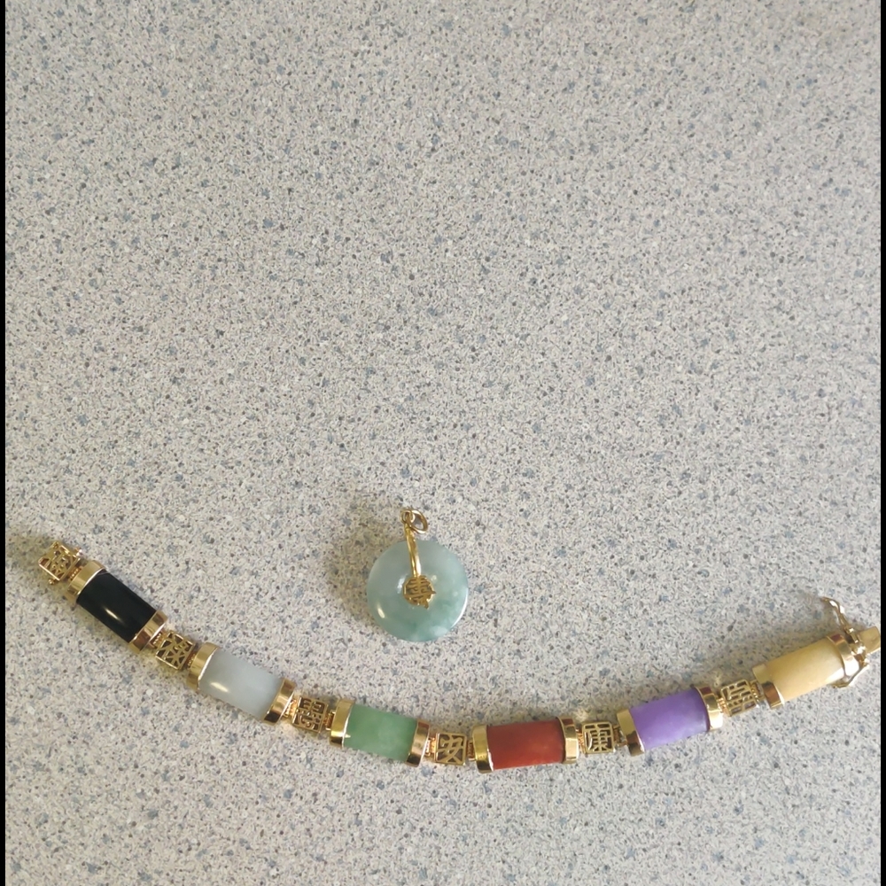 Jade bracelet and pendant